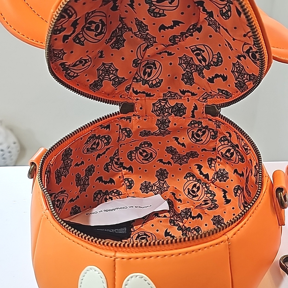 NEXY DAY SHIP!  Loungefly Disney Mickey-O-Lantern Crossbody - Picture 8 of 9